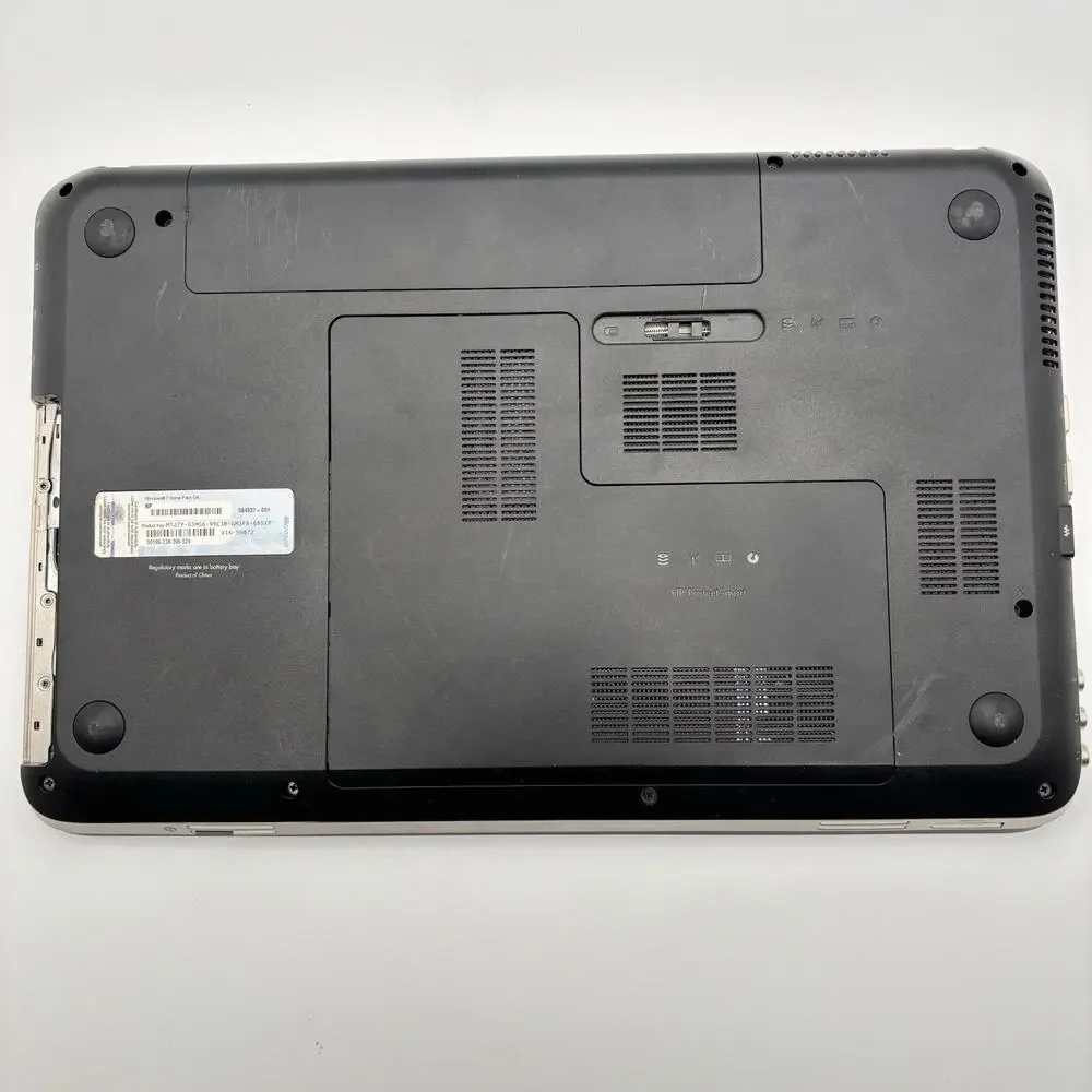 3 HP Laptop Computers With Cords. And 1 Samsung Laptop For Parts And Repair.